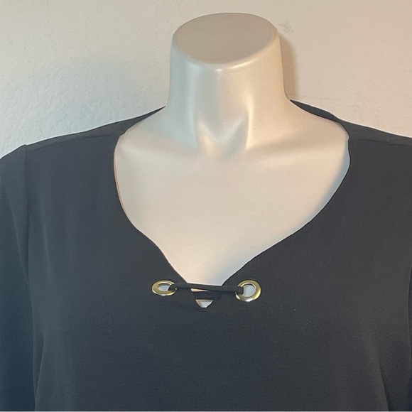 chenault Black tunic top grommet detail at neckline and flared sleeves Size 2x - Picture 3 of 9